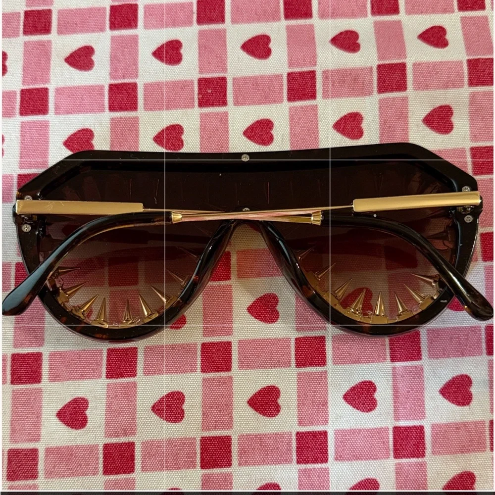 🕶️ STATEMENT SUNGLASSES 🕶️ NWOT 🕶️